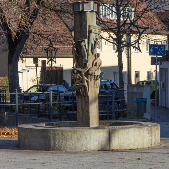 Brunnen am Sparkassenplatz in Feucht