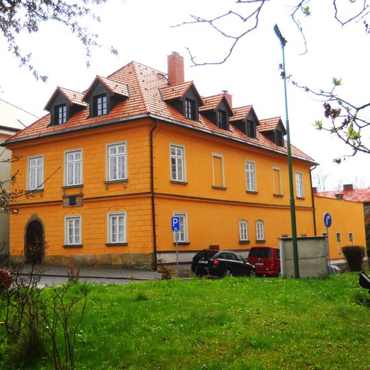 Husovo náměstí 98