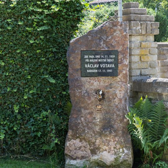 Pomník Václava Votavy v Třebotově