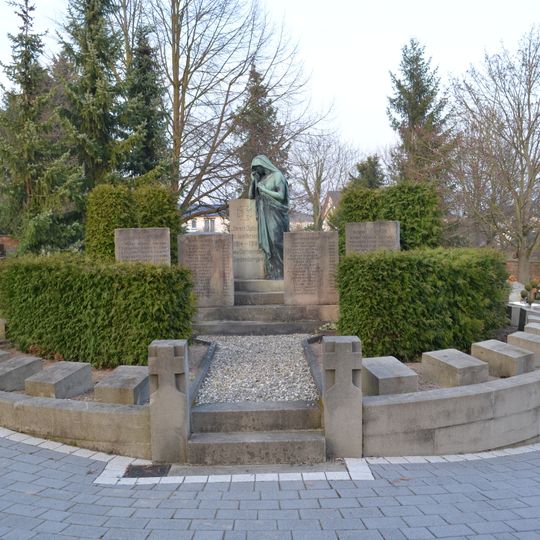 Friedhof, Gefallenendenkmale und Grabmal