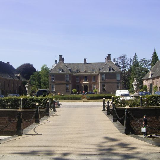 Slangenburg, bruggen en keermuren