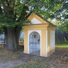 Kaplička v parku u nádraží v Doksech