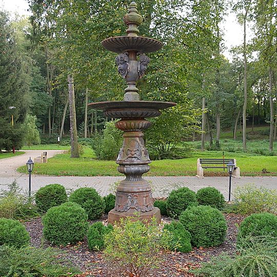 Kašna v lázeňském parku v Mšené-lázně