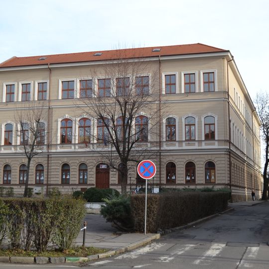 Dievčen. mestská škola