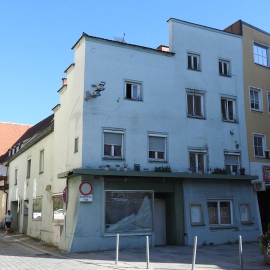 Wohn- und Geschäftshaus,