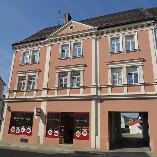 Wohn- und Geschäftshaus