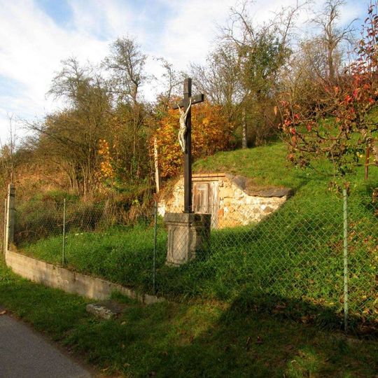 Kříž v Plasích v ulici Bohumila Slámy