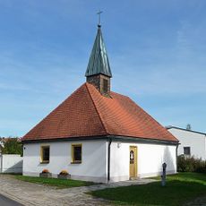Alte Ausstattung der modernen Kapelle