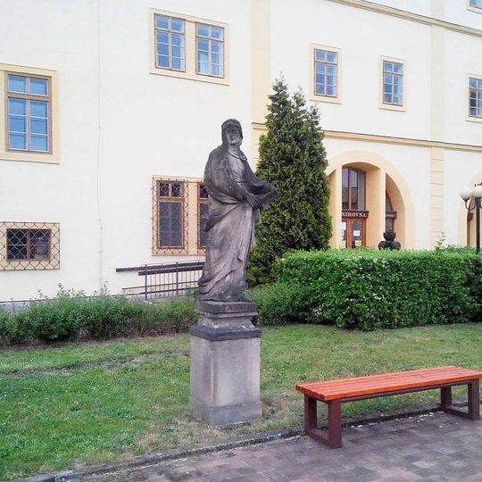 Socha před muzeem v Chomutově