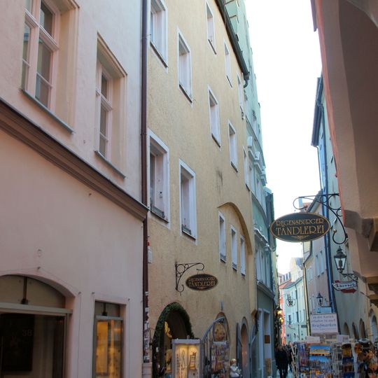 Wohn- und Geschäftshaus