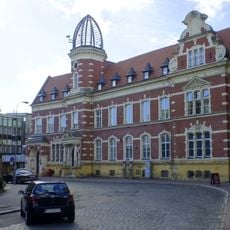 Budynek poczty (ze skrzydłami)