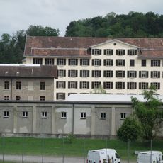 Ehemalige Spinnerei Blumer Söhne & Cie. mit Nebenbauten (Kosthäusern, Maschinenhaus, Kohlenschopf und Hochkamin)