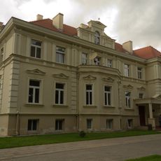 Pałac (dec. dwór), od 1908 szkoła