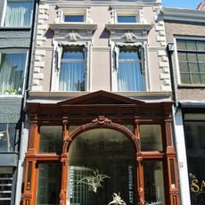 Neo-renaissancistische winkel met bovenwoning