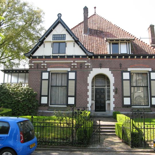 Villa met tuinhek