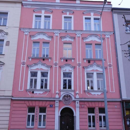 U vršovického nádraží 18