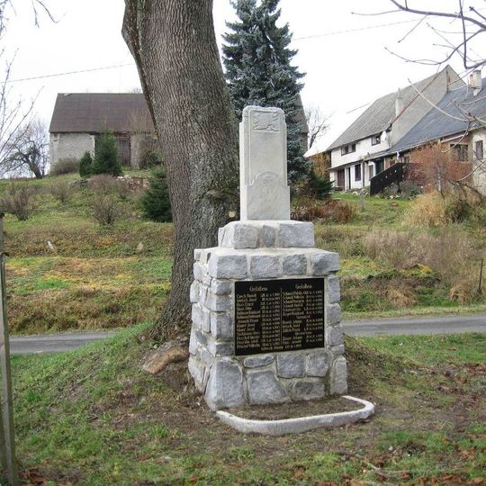 Pomník padlým v první světové válce u silnice v Ondřejově u Rýmařově