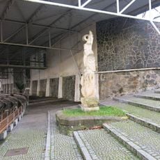 Socha Totem v areálu letního kina v Ústí nad Labem