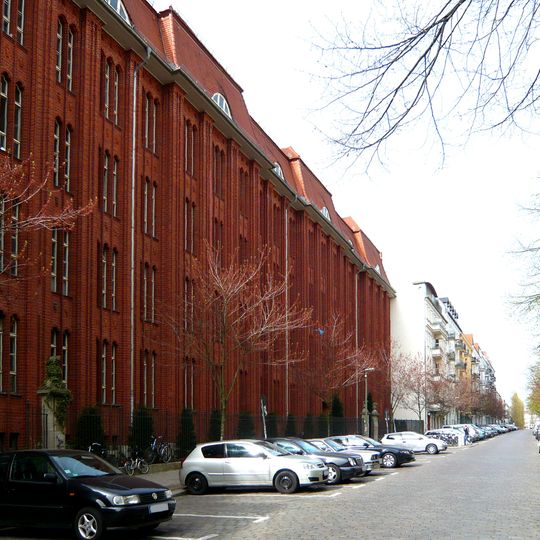 239. und 296. Gemeindeschule mit Lehrerwohnhaus