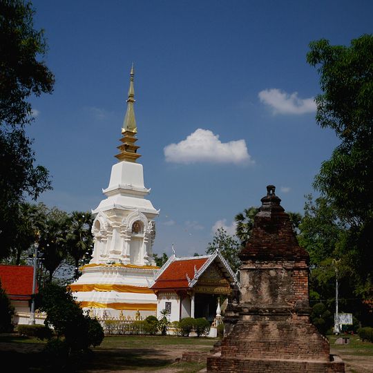Wat Phra That Bang Phuan