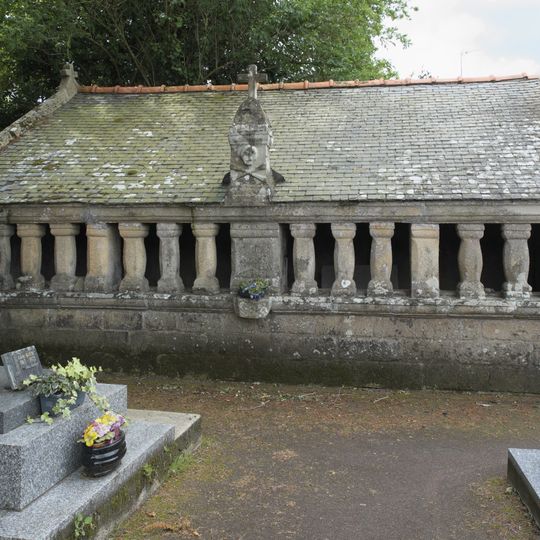 Ossuaire du cimetière de Crach