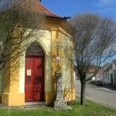 Kříž u kaple v Dobršíně