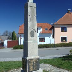 Pomník padlým na náměstí v Lukavci