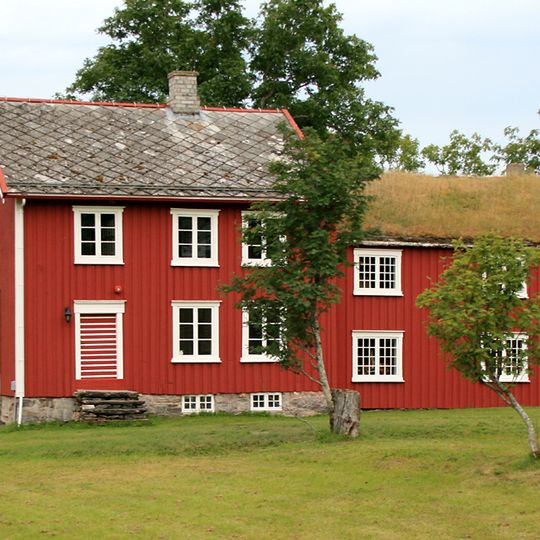 ALSTAHAUG GAMLE PRESTEGÅRD