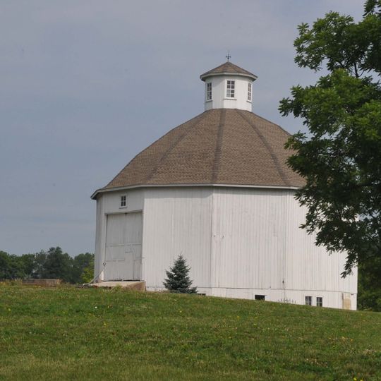 Robert Orr Polygonal Barn