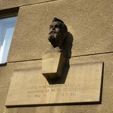 Pamětní deska Josefu Hybešovi na Cejlu