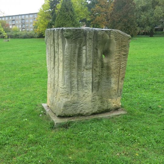 Kamenná plastika v Pietním parku v Litvínově