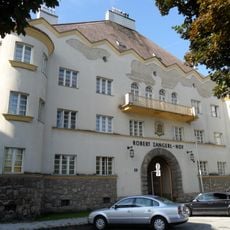 Kommunaler Wohnbau, Robert Zangerl-Hof